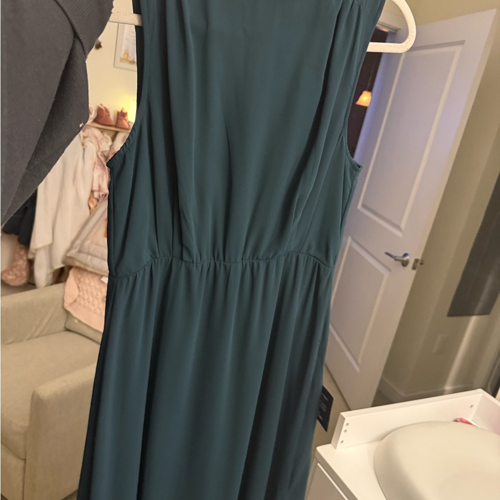 Elegant Emerald Sleeveless Dress